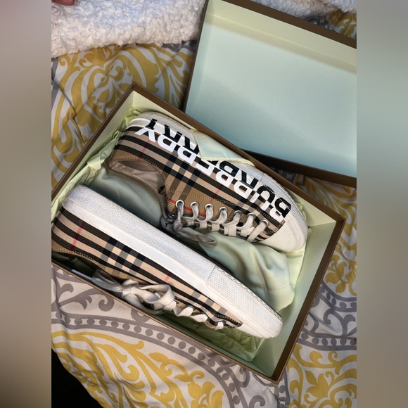 Burberry shoes - Picture 3 of 6